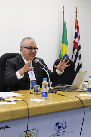Jaime Quintana, diretor-executivo do CEJA, fala na abertura do II Encontro Nacional