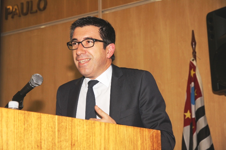 O Promotor de Justiça, Borja Jiménez Munõz, do Setor de Gênero do MP de Córdoba, na Espanha, ministrou a palestra de abertura (Foto: MPSP)