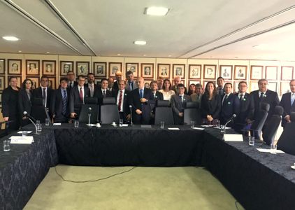 Autoridades durante assinatura da Declaração de Brasília