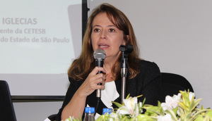 Presidente da CETESB Patrícia Faga Iglecias Lemos durante palestra