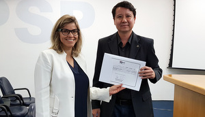 Rogério Nagai recebe certificado
