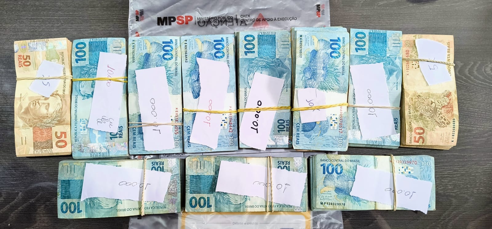 cédulas de real apreendidas na operação