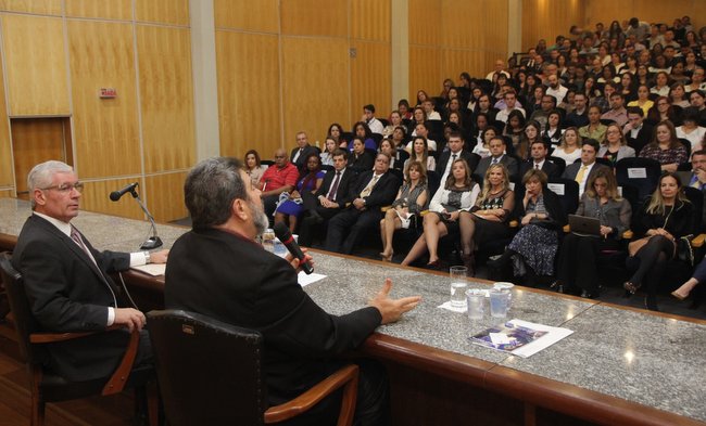 Cortella no MPSP (mesa e plateia)